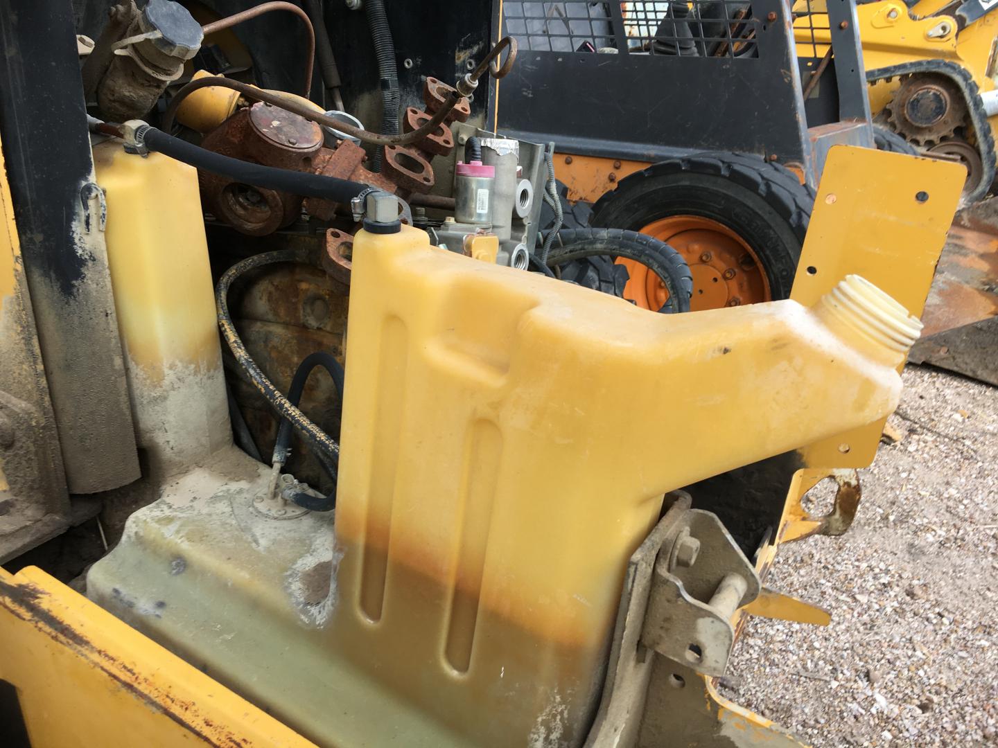 ./imagenes/INVOICE/2019/15720/MINICARGADOR JOHN DEERE 325 PARA PARTES (7).JPG